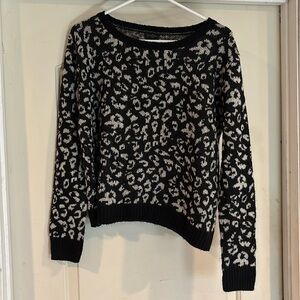 Jessica Simpson Women’s Medium Black Crew Neck Leopard Sweater